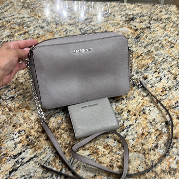 Michael kors set crossbody and small wallet - Picture 2 of 16